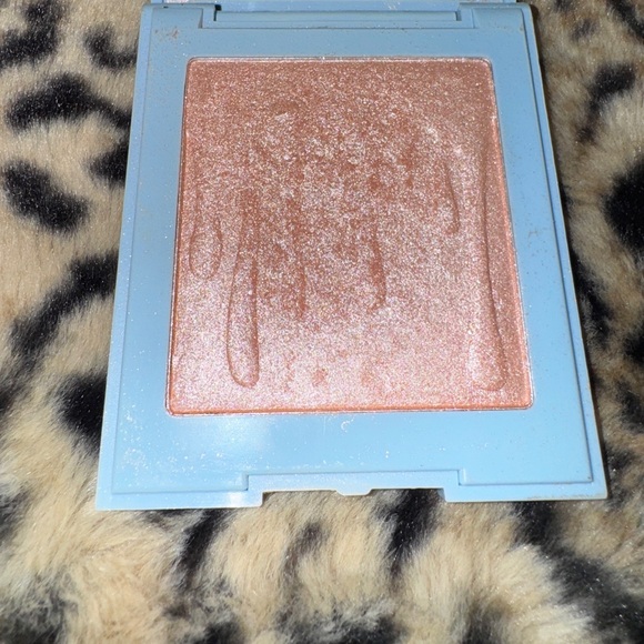 Kylie Cosmetics Snow Angel Highlighter - Picture 1 of 3